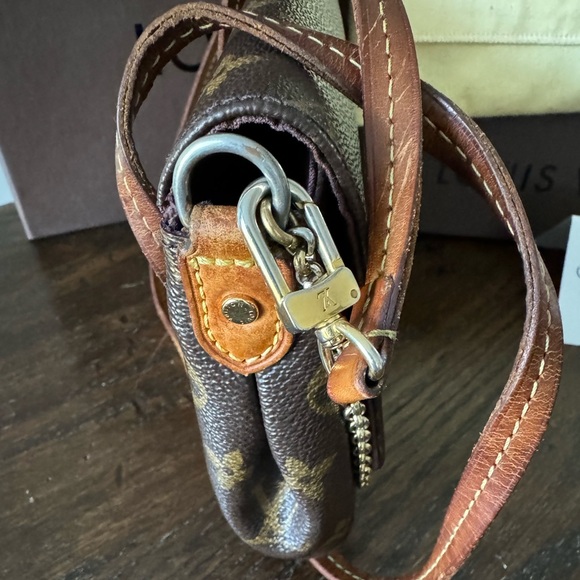 Favorite MM Monogram - Picture 3 of 17